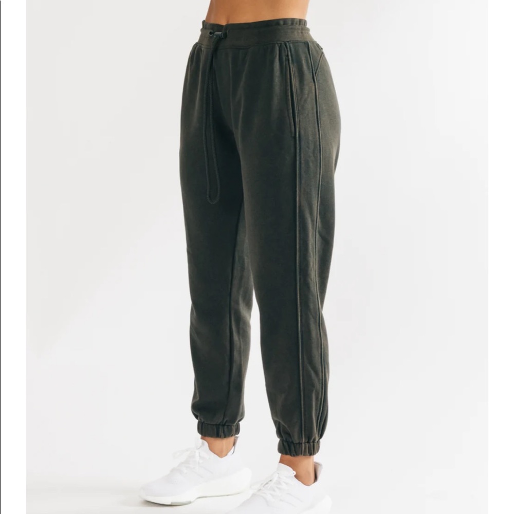 Essential Oversized Jogger